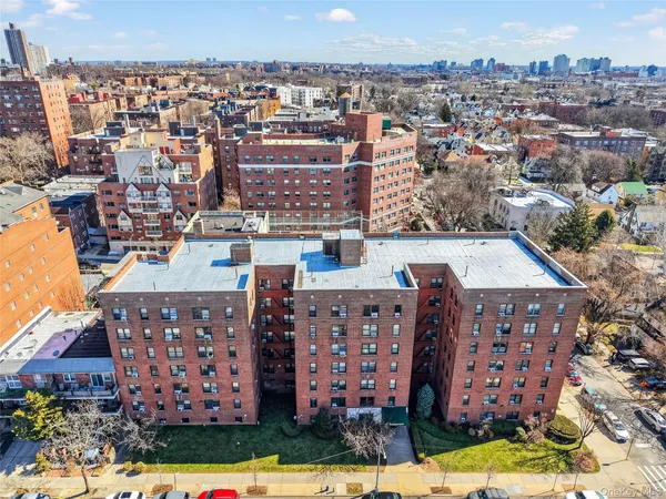 $525,000 | 8385 116th Street, Unit 4L | Kew Gardens