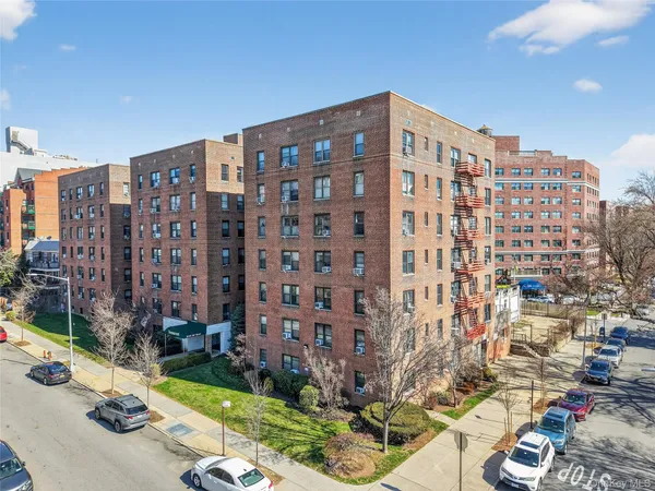 $525,000 | 8385 116th Street, Unit 4L | Kew Gardens