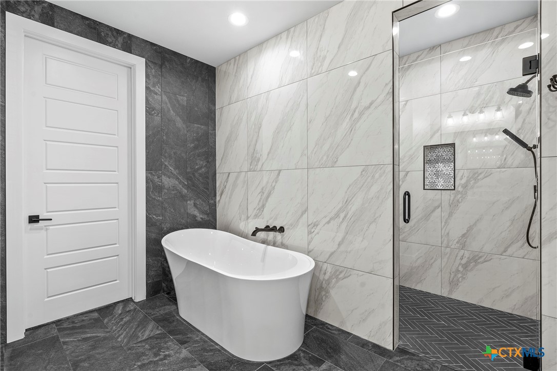 1606 Alta Vista Loop Temple, TX 76502 - Photo 24 of 48 a bathroom with a bathtub and shower