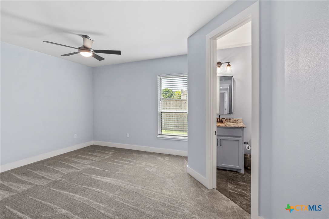 1606 Alta Vista Loop Temple, TX 76502 - Photo 27 of 48 an empty room with windows and closet