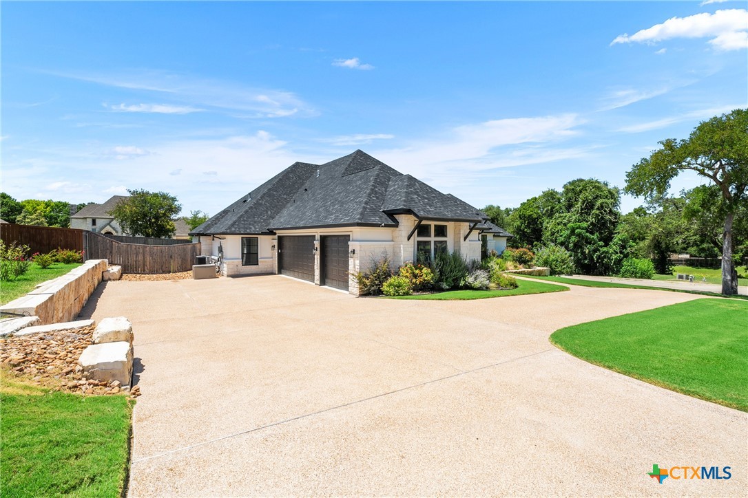 1606 Alta Vista Loop Temple, TX 76502 - Photo 39 of 48 a house with outdoor space