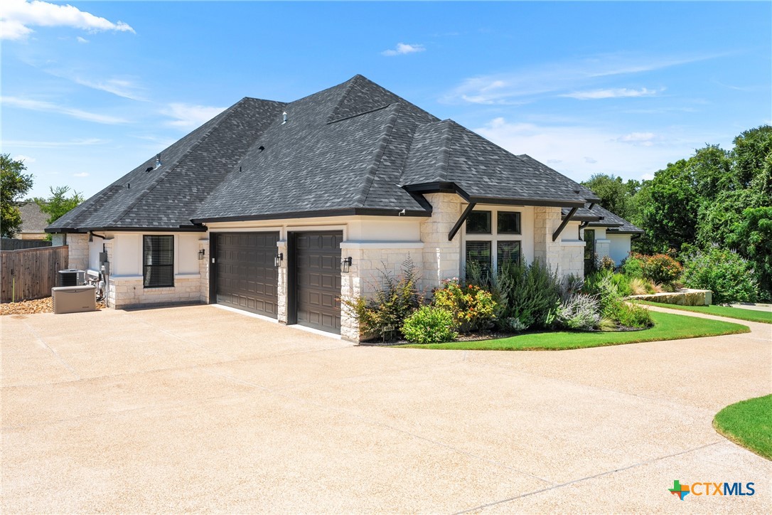 1606 Alta Vista Loop Temple, TX 76502 - Photo 40 of 48 a front view of house with green space
