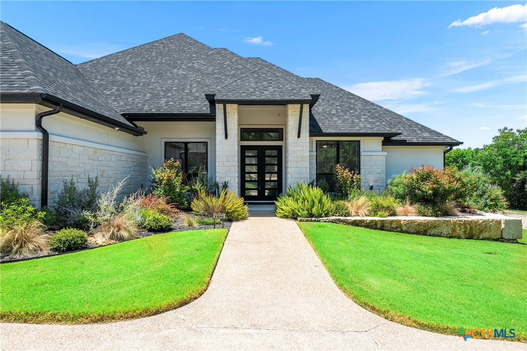 1606 Alta Vista Loop Temple, TX 76502 - Photo 7 of 48 a front view of a house with a yard