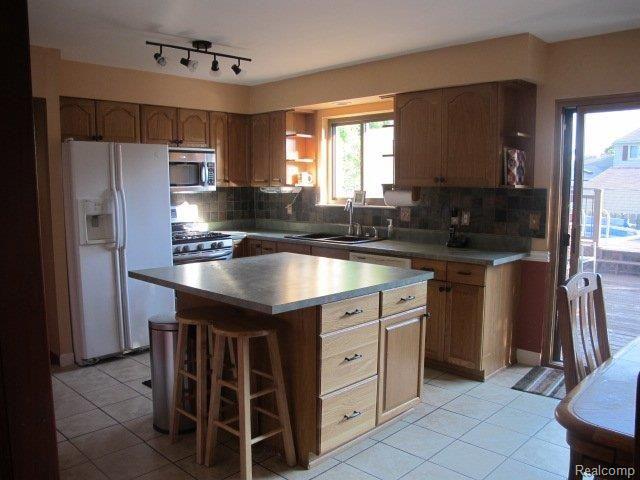 45288 Rudgate Road Canton, MI 48188 - Photo 6 of 22 IMG_1231