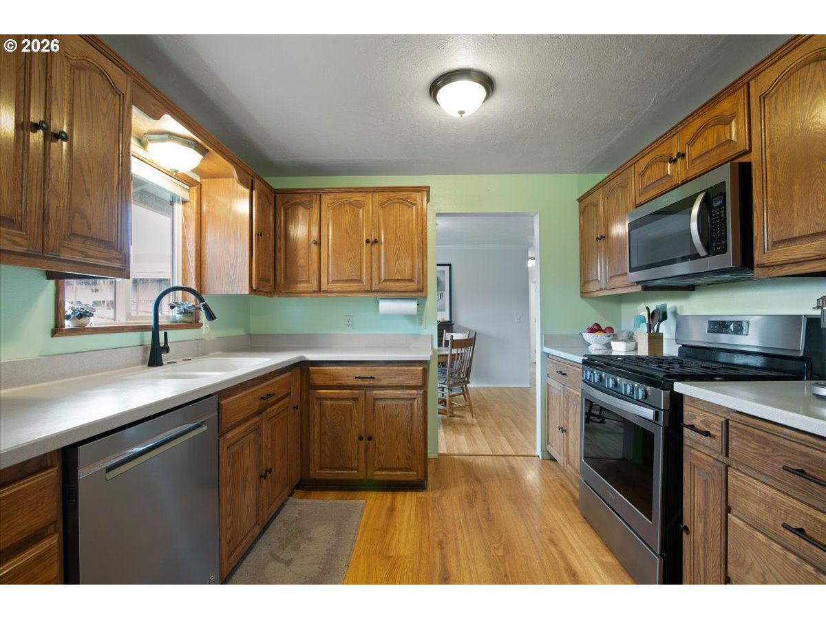 247 Cedar Street Lyons, OR 97358 - Photo 4 of 35