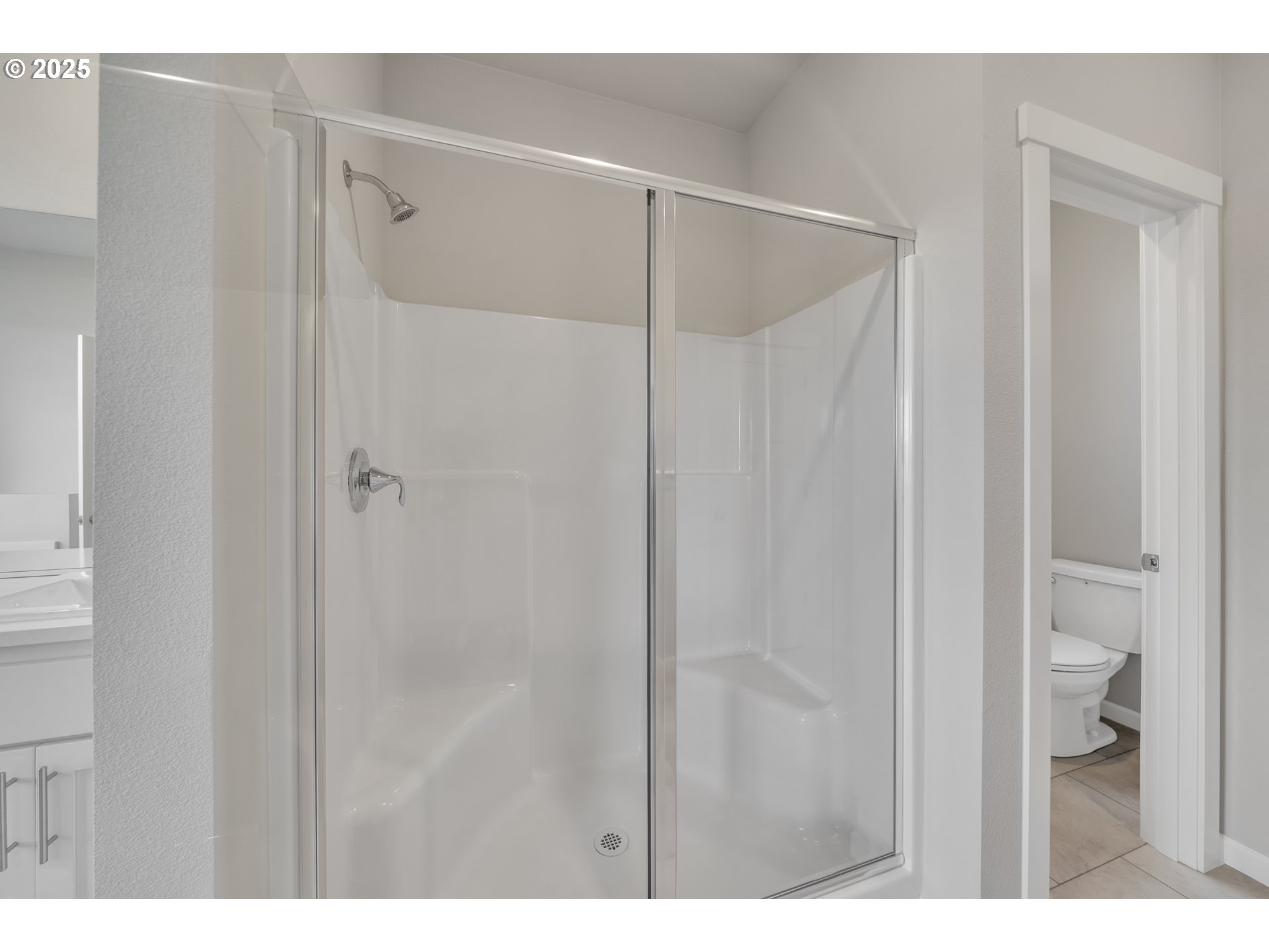 Undisclosed Address Albany, OR 97322 - Photo 36 of 42 a bathroom with a shower