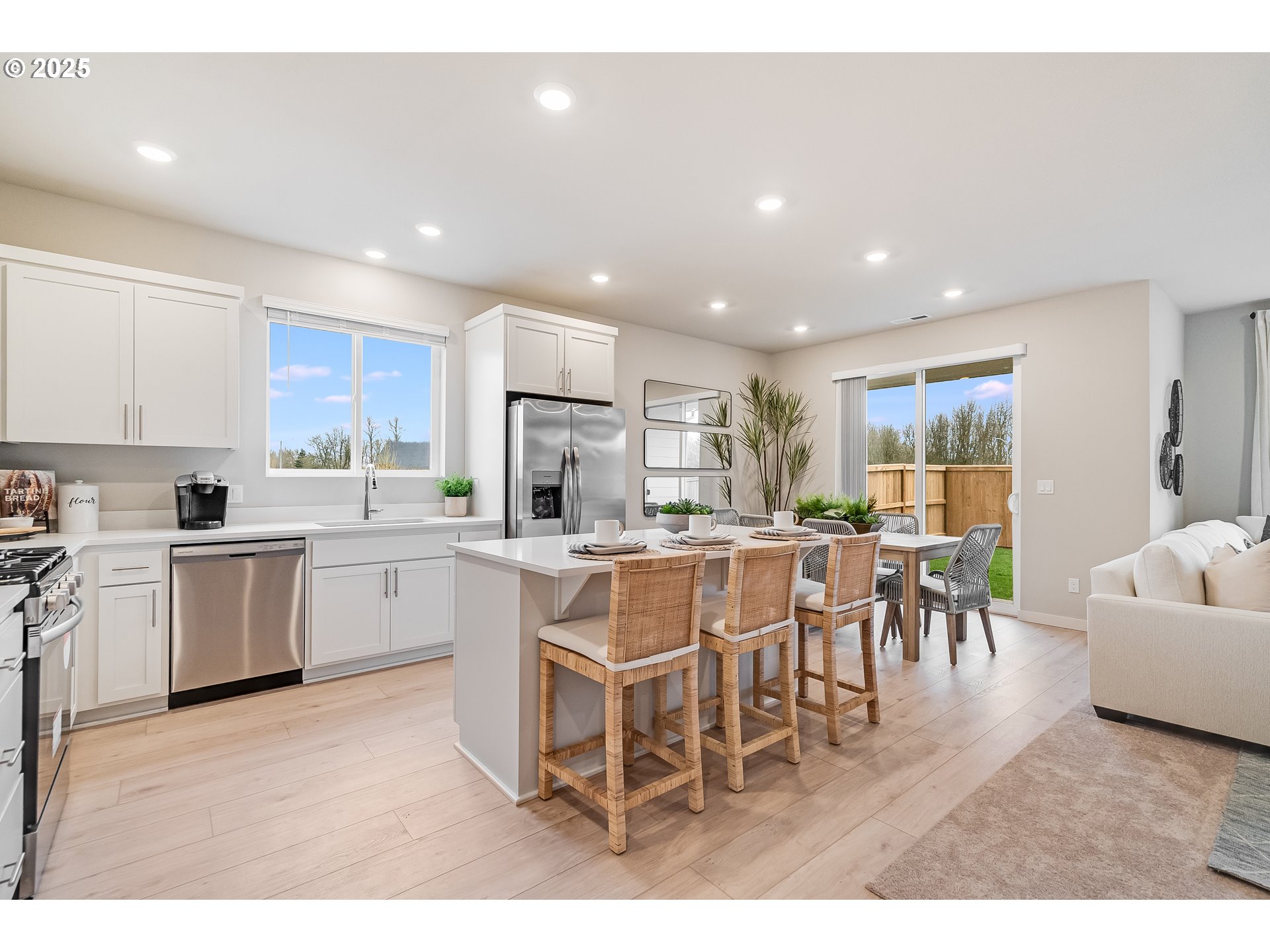 Undisclosed Address Albany, OR 97322 - Photo 8 of 42 a kitchen with a table and chairs