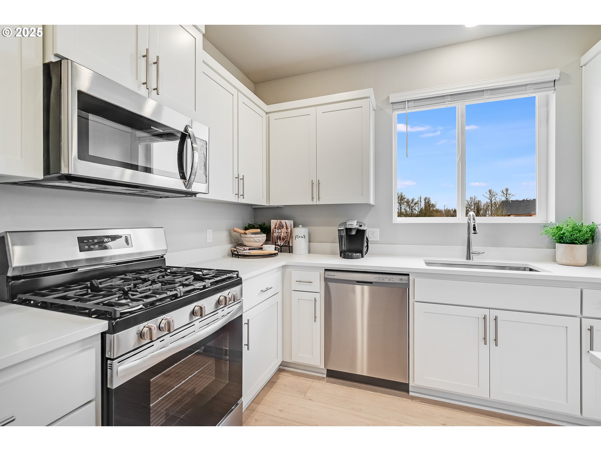 Undisclosed Address Albany, OR 97322 - Photo 10 of 42 a kitchen with stainless steel appliances granite countertop a stove a sink and a microwave