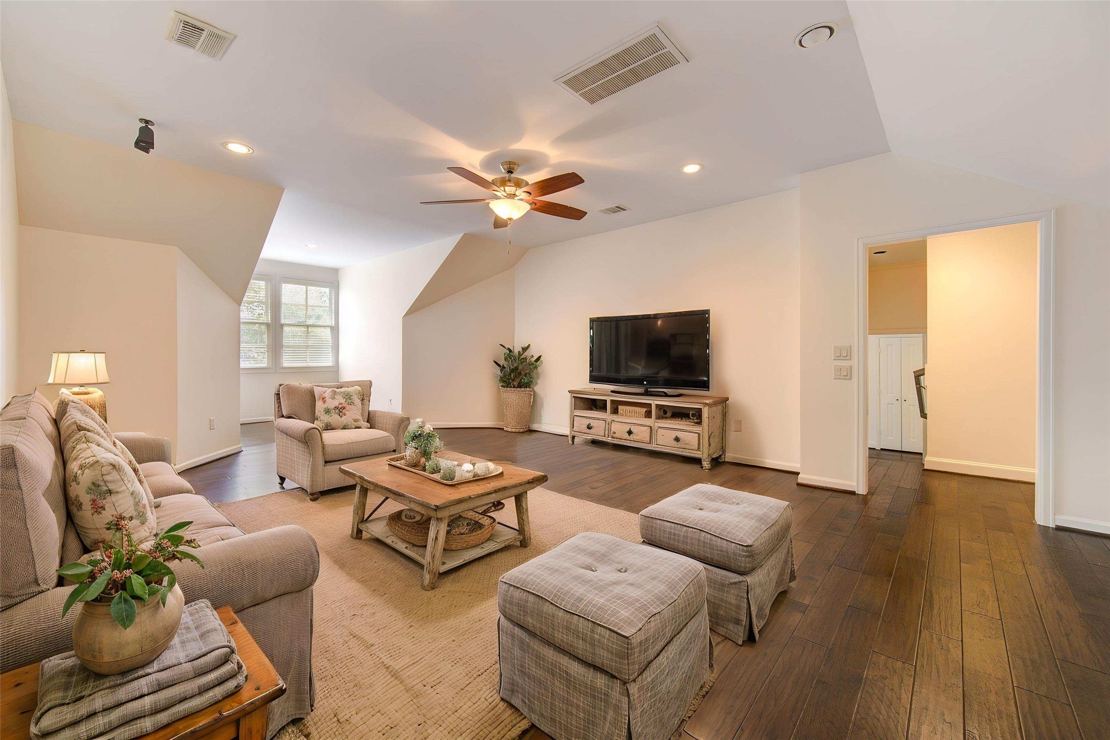 4615 Laurel Street Bellaire, TX 77401 - Photo 28 of 48 Virtually staged upstairs central gameroom