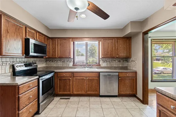 $229,900 | 816 Kristen Street, Cameron, MO 64429