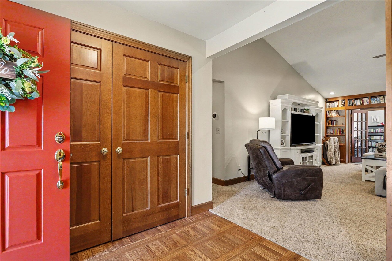2390 Sycamore Path St. Joseph, MI 49085 - Photo 6 of 53 Gallery Image 6