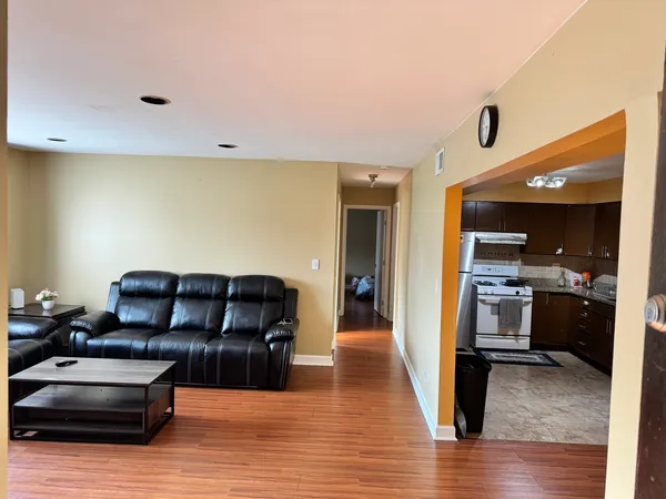 $185,000 | 614 Tralee Court, Unit 2C, Schaumburg, IL 60193