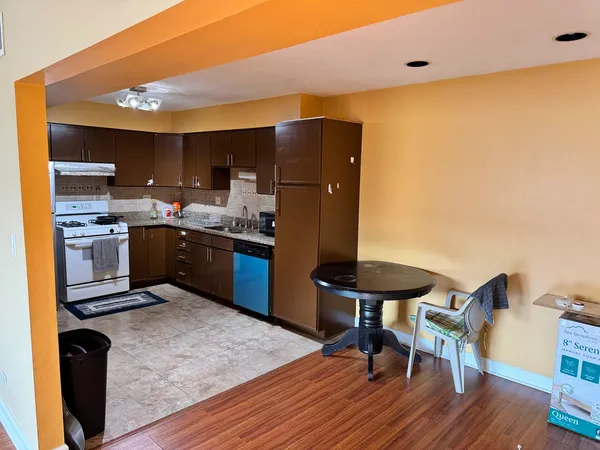 $185,000 | 614 Tralee Court, Unit 2C, Schaumburg, IL 60193