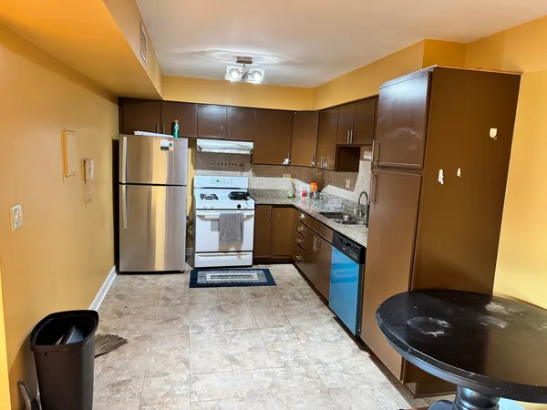 $185,000 | 614 Tralee Court, Unit 2C, Schaumburg, IL 60193