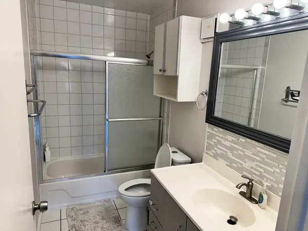 $185,000 | 614 Tralee Court, Unit 2C, Schaumburg, IL 60193