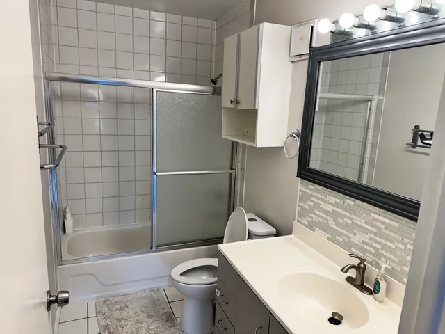 $194,000 | 614 Tralee Court, Unit 2C, Schaumburg, IL 60193