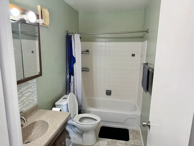 $194,000 | 614 Tralee Court, Unit 2C, Schaumburg, IL 60193