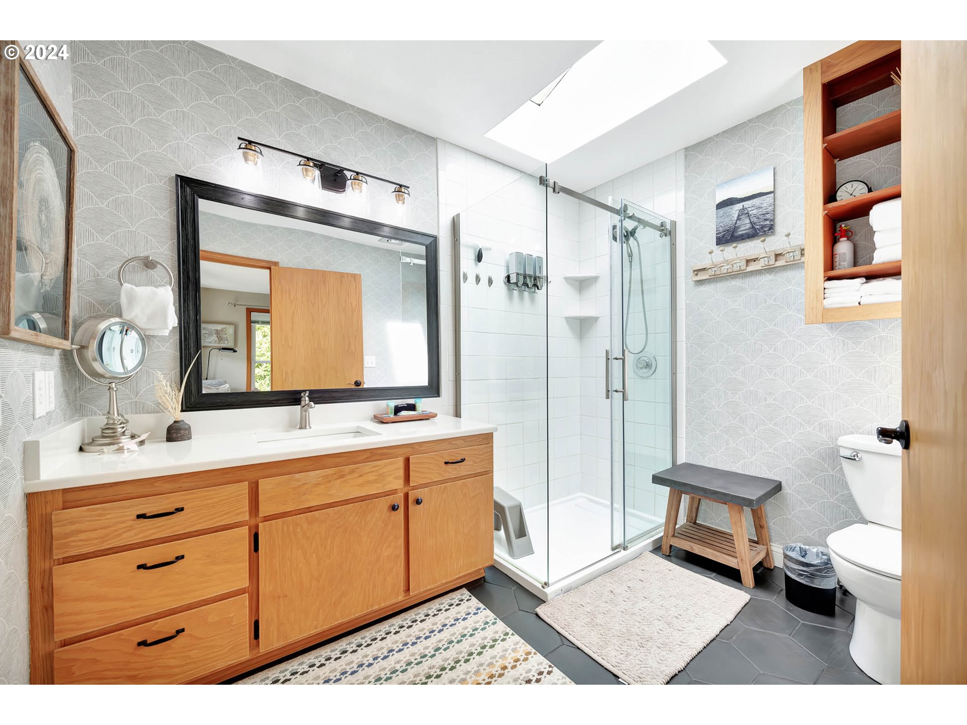 5378 Buckskin Bob Road Florence, OR 97439 - Photo 18 of 46 a bathroom with a toilet a sink a mirror a shower a vanity and window