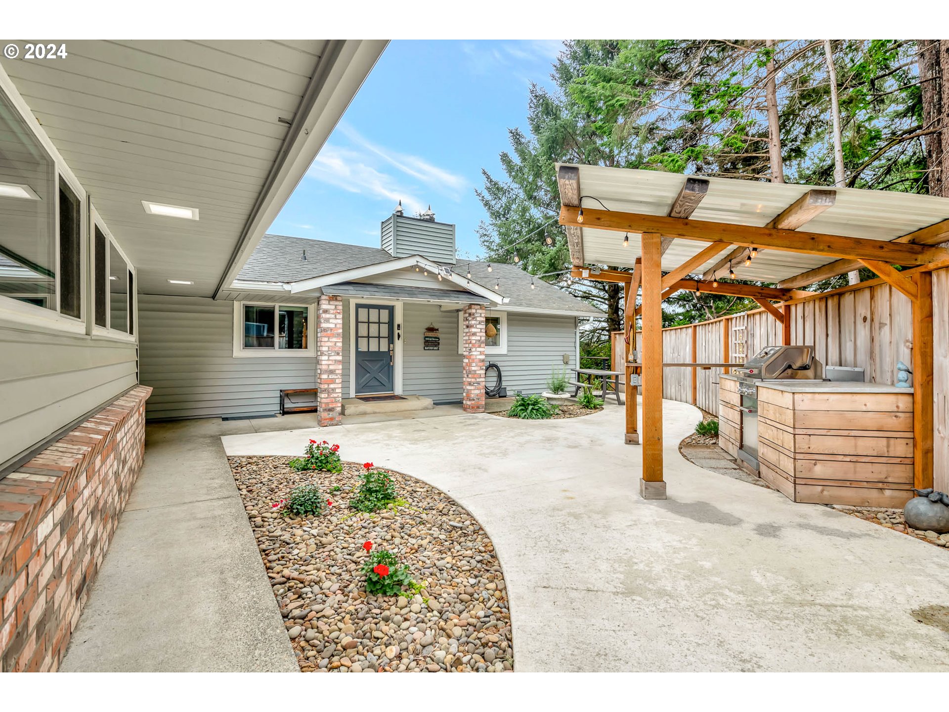 5378 Buckskin Bob Road Florence, OR 97439 - Photo 3 of 46