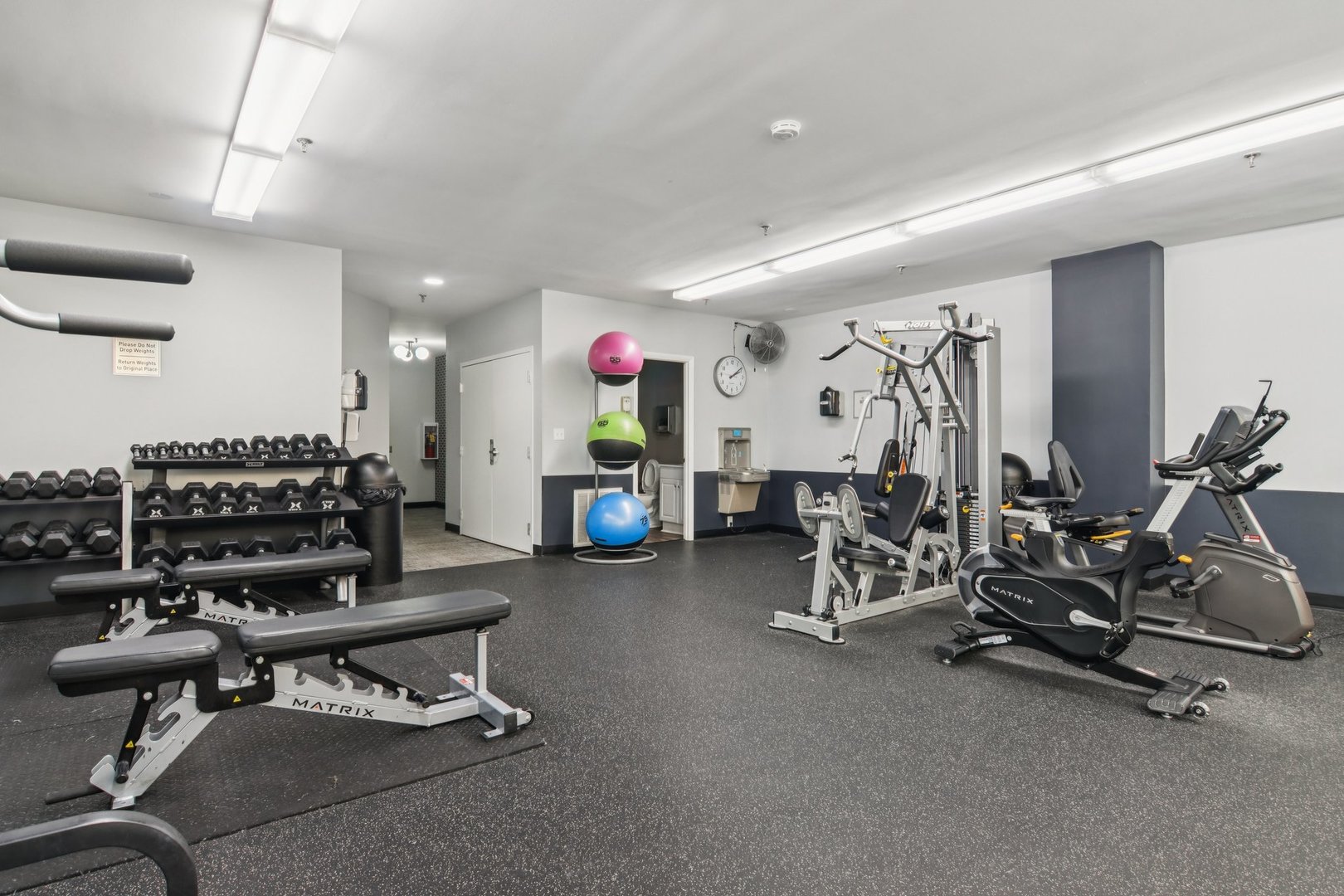 780 South Federal Street, Unit 902 Chicago, IL 60605 - Photo 27 of 28 a view of a room with gym equipment