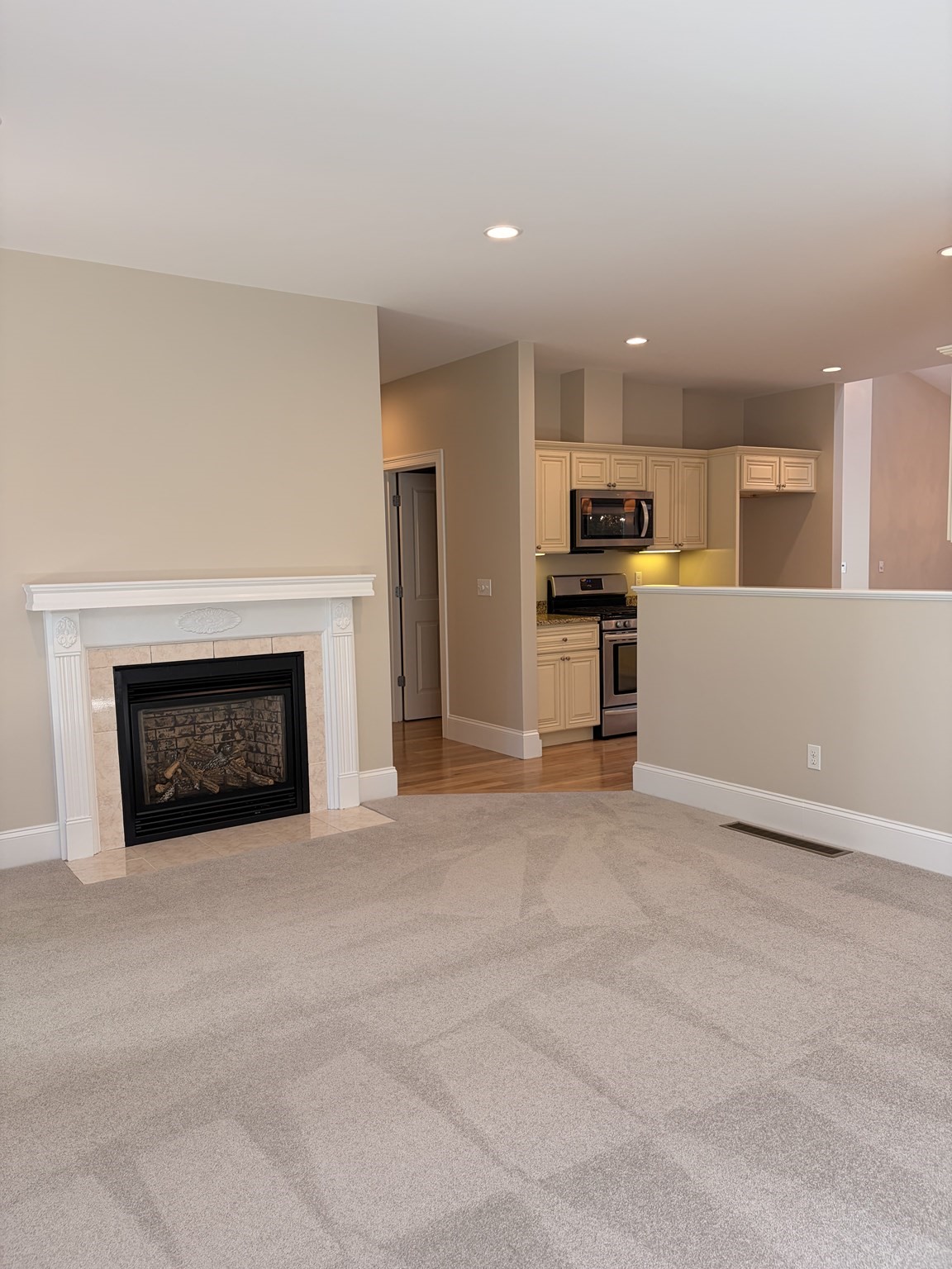 38 Hathaway Pond Circle, Unit 38 Rochester, MA 02770 - Photo 12 of 32 Gallery Image 12