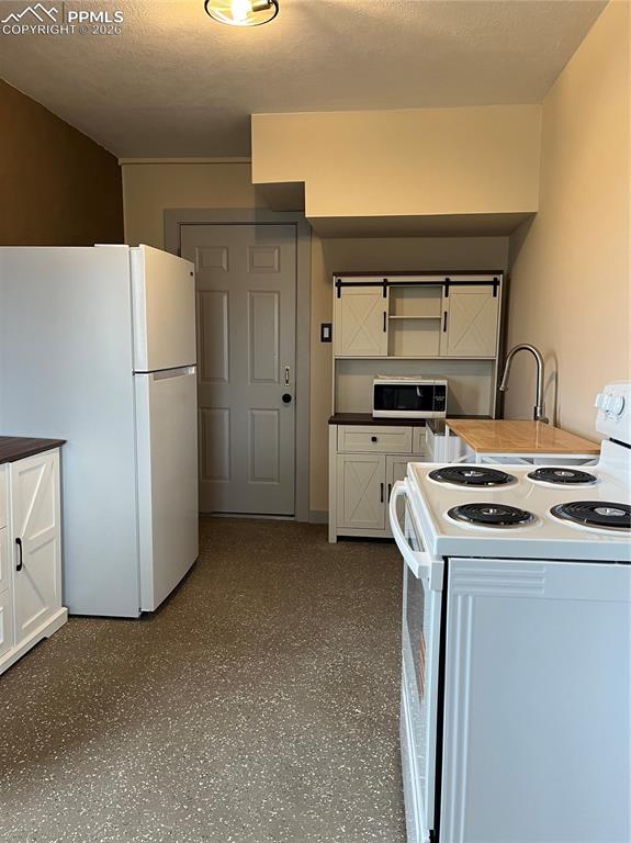 136 Black Knat Road Fairplay, CO 80440 - Photo 29 of 38 a kitchen with a stove top oven and refrigerator