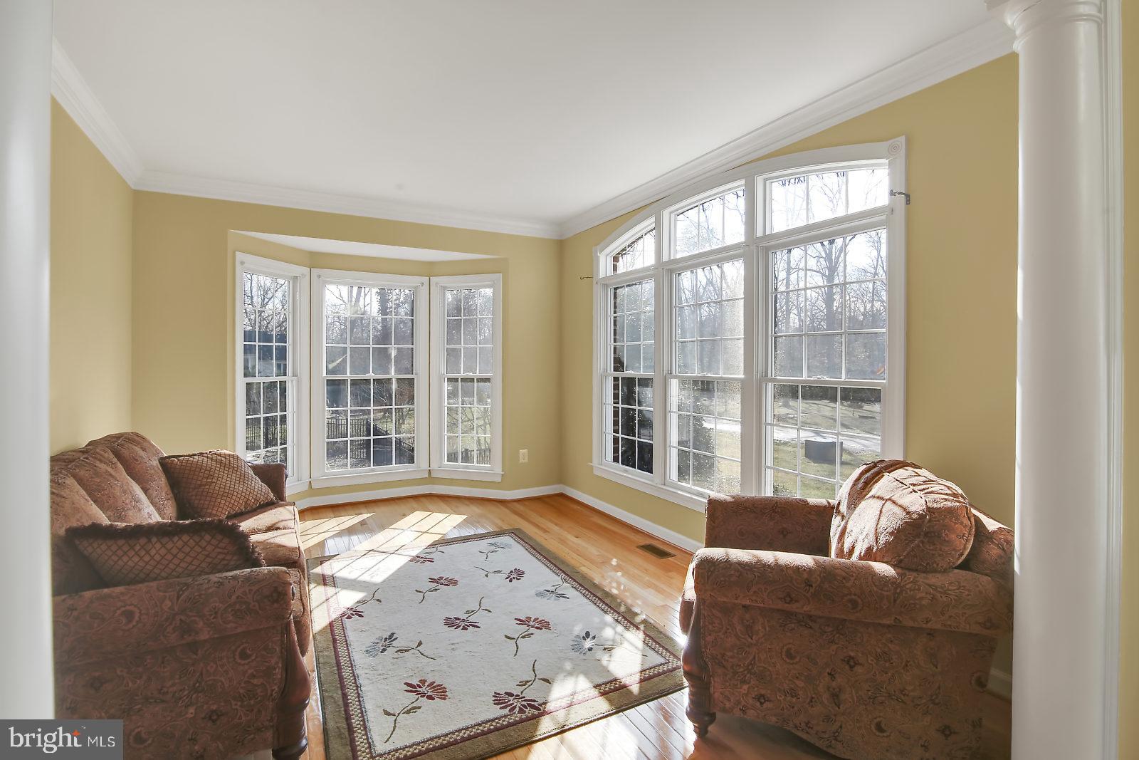 1714 Perry Cove Road Pasadena, MD 21122 - Photo 3 of 45 Living Room
