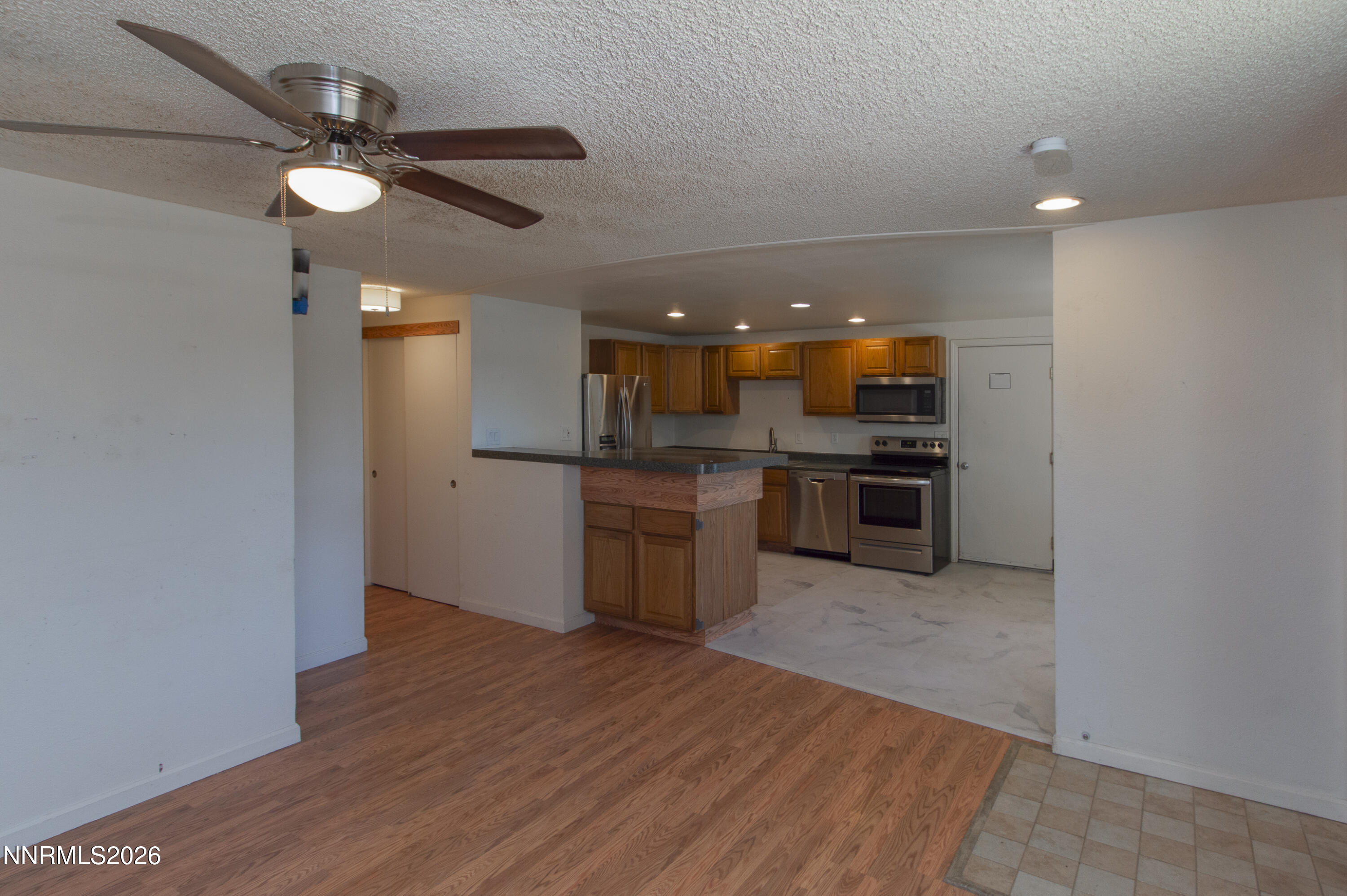 9350 Gremlin Way Reno, NV 89506 - Photo 3 of 15 Living Room
