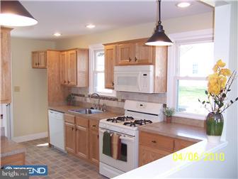 248 Upland Road Brookhaven, PA 19015 - Photo 2 of 10 Gallery Image 2
