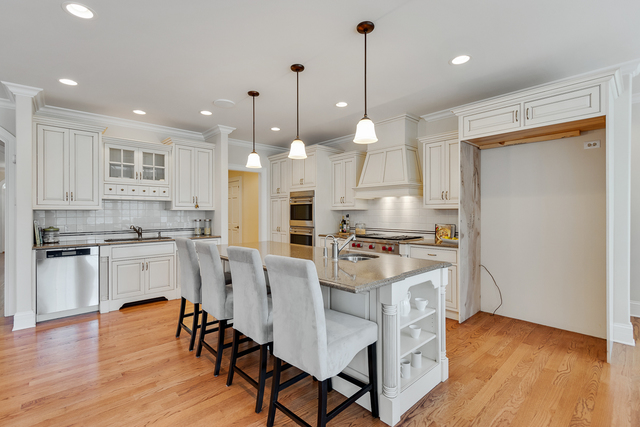 435 Lee Road Northbrook, IL 60062 - Photo 7 of 34