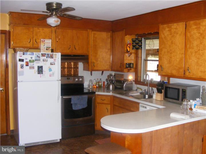 3058 Wild Run Road Pennsburg, PA 18073 - Photo 4 of 11 Kitchen
