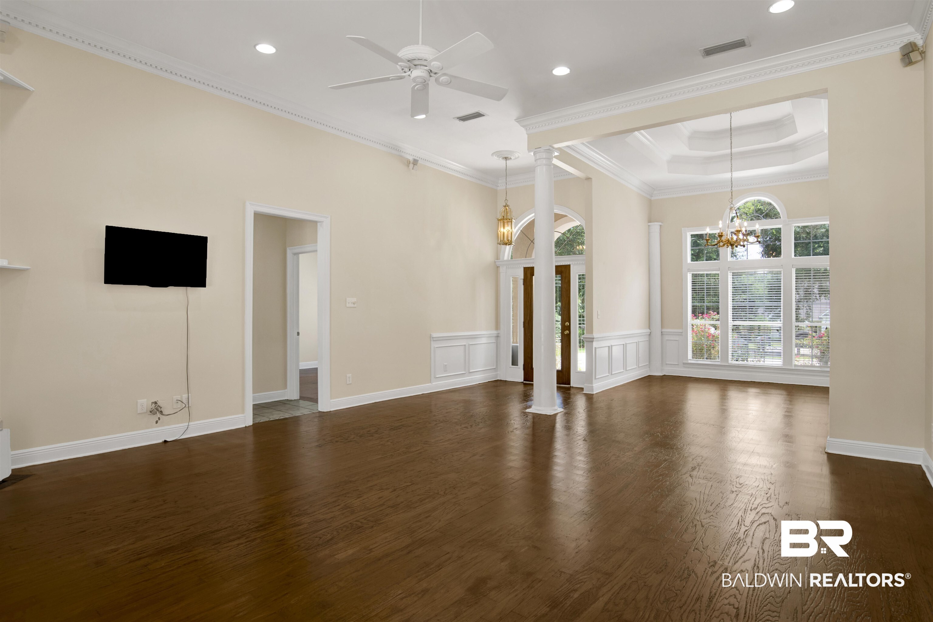 8847 Dawes Lake Road South Mobile, AL 36619 - Photo 37 of 47 Spacious room featuring wood-finish flooring, vaulted ceilings, and extensive crown molding