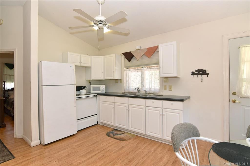 180 Belmont Church Road Clyde, NC 28721 - Photo 5 of 11 Gallery Image 5