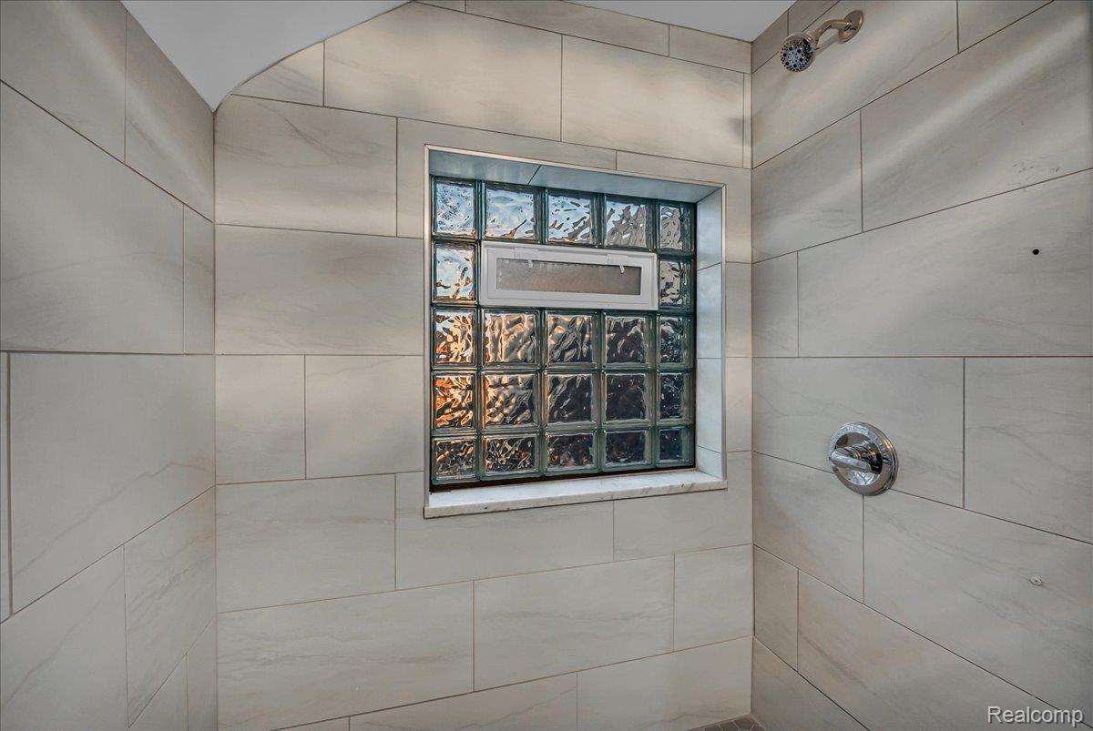 16717 Fielding Street Detroit, MI 48219 - Photo 39 of 46 Bathroom with tiled shower