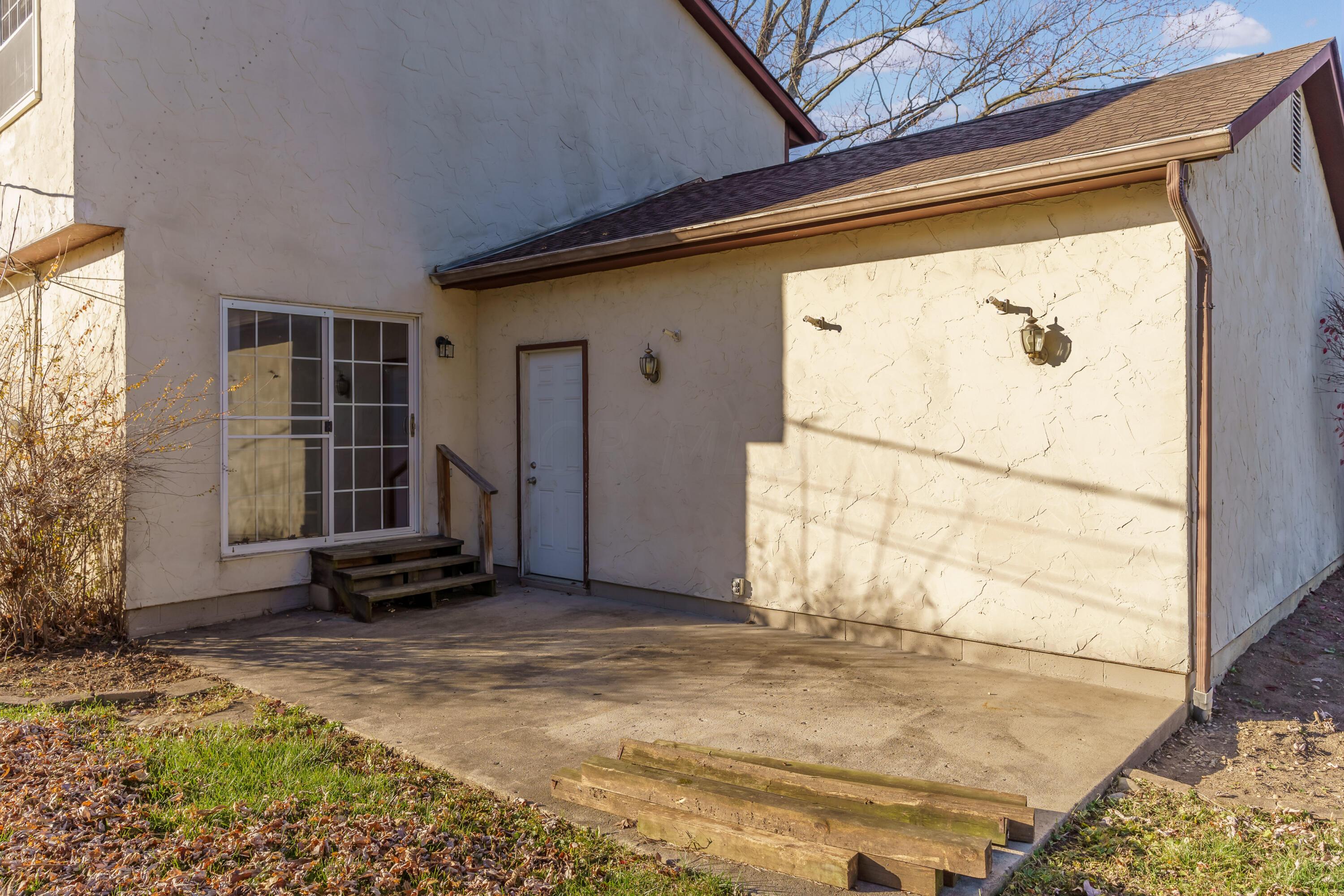255 Broken Arrow Road Columbus, OH 43230 - Photo 38 of 40 Patio