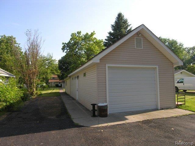 5257 Pointe Tremble Road Algonac, MI 48001 - Photo 11 of 25 14 garage.JPG