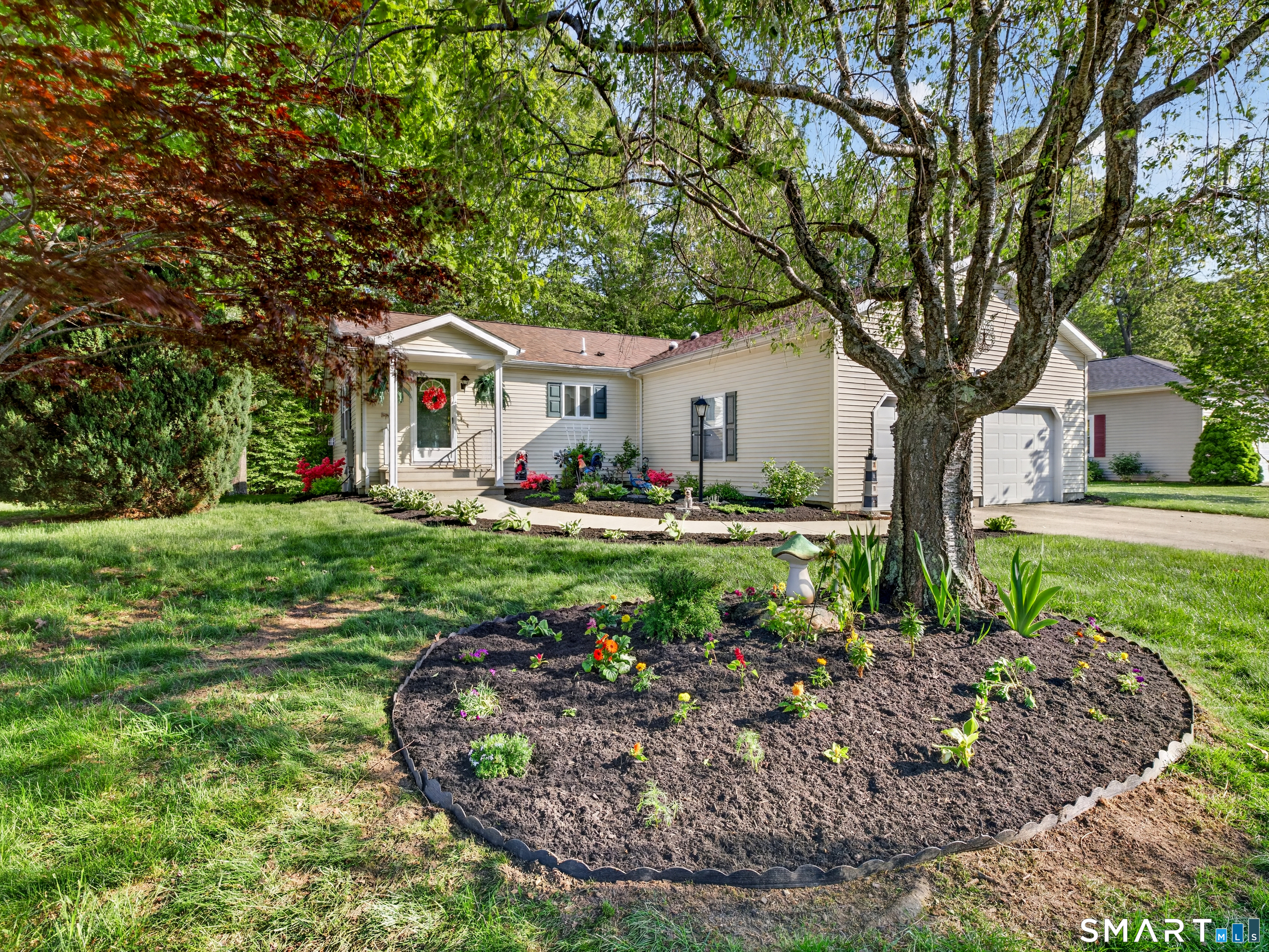 32 Indian Hill Road Montville, CT 06382 - Photo 1 of 39