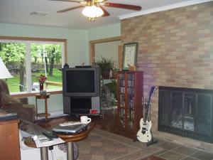 24 Dyson Road Swiftwater, PA 18370 - Photo 8 of 13 Living Room