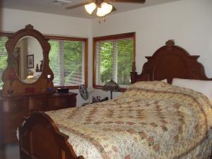 24 Dyson Road Swiftwater, PA 18370 - Photo 10 of 13 Master Bedroom