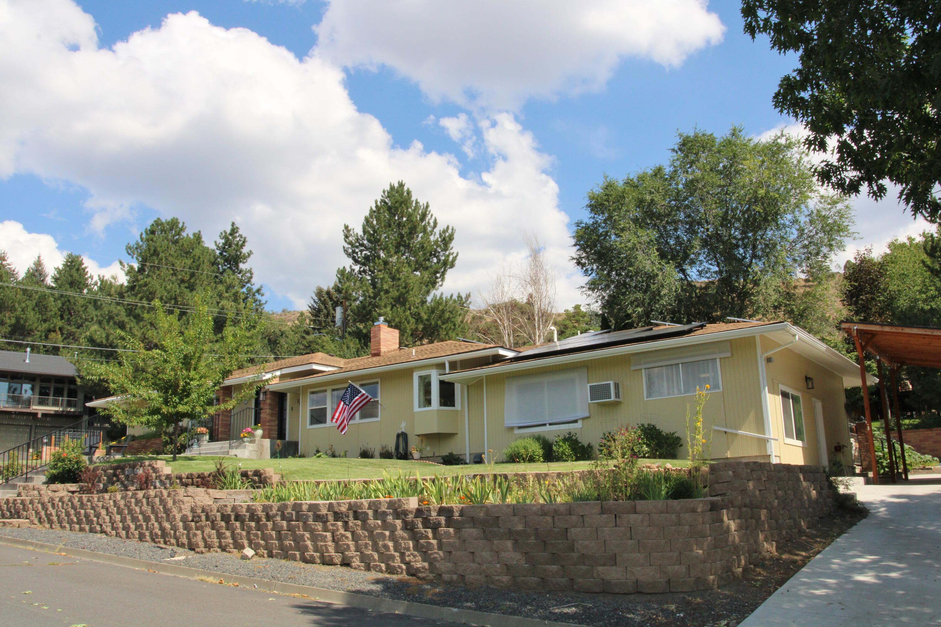 2075 Calhoun Street Klamath Falls, OR 97601 - Photo 3 of 89 2075 Calhoun 255