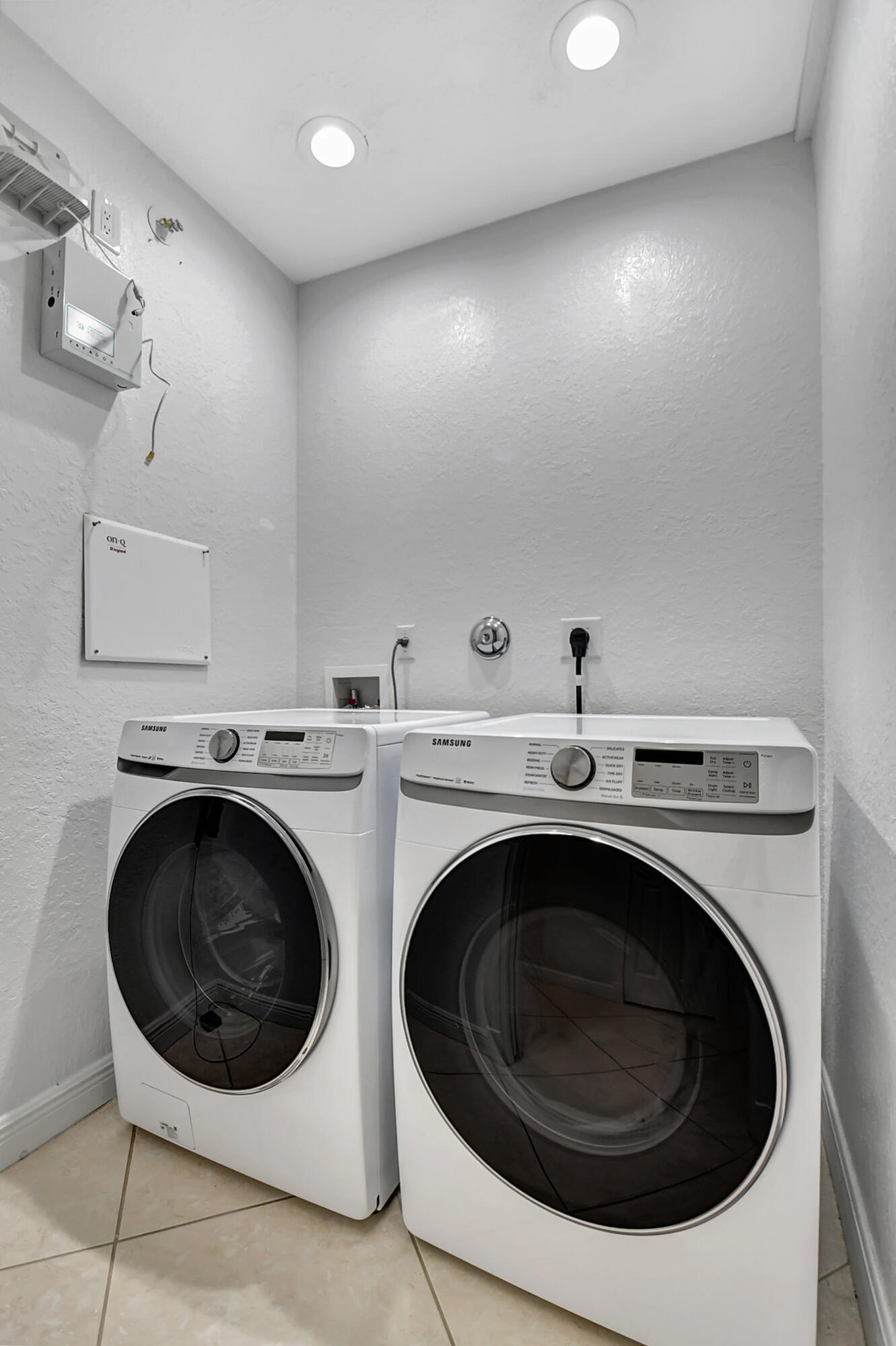 8343 Northwest 8th Way Boca Raton, FL 33487 - Photo 8 of 22 Laundry