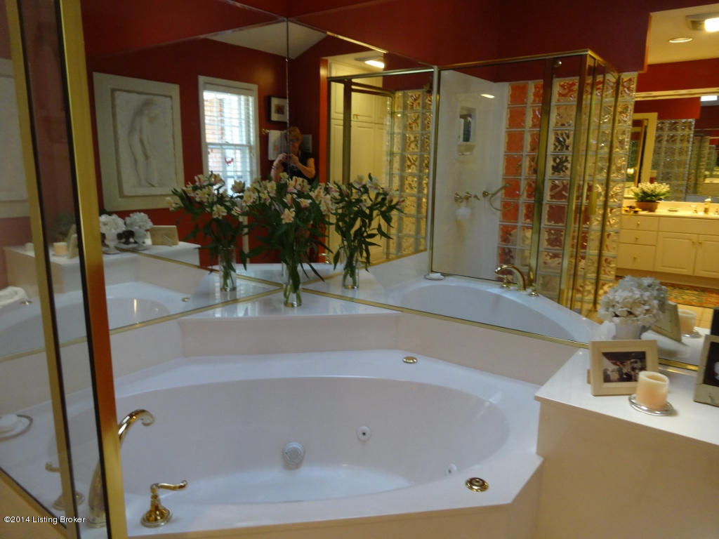 6019 Innes Trace Road Louisville, KY 40222 - Photo 14 of 30 bath master (1024x768)