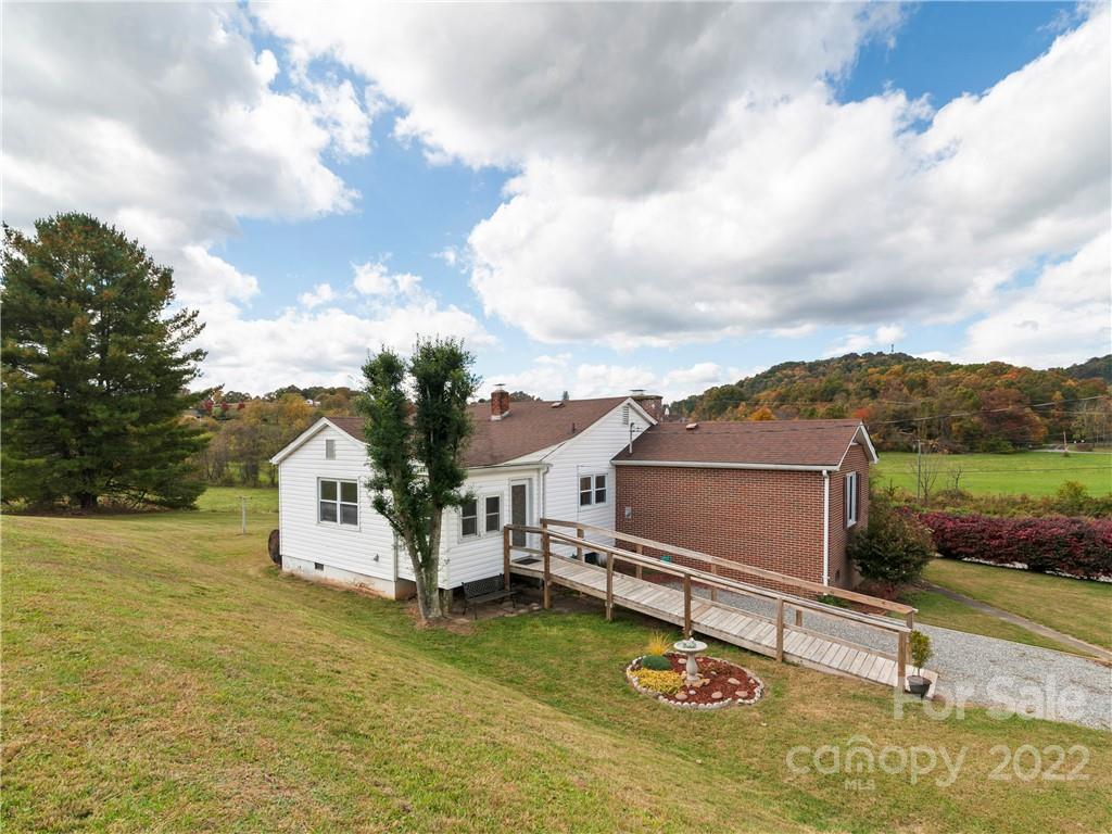 50 Farm House Road Canton, NC 28716 - Photo 23 of 29 a view of a terrace with a garden