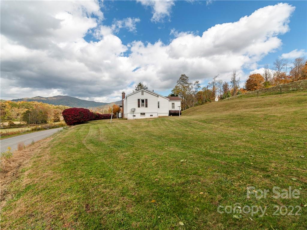 50 Farm House Road Canton, NC 28716 - Photo 25 of 29 a view of a city