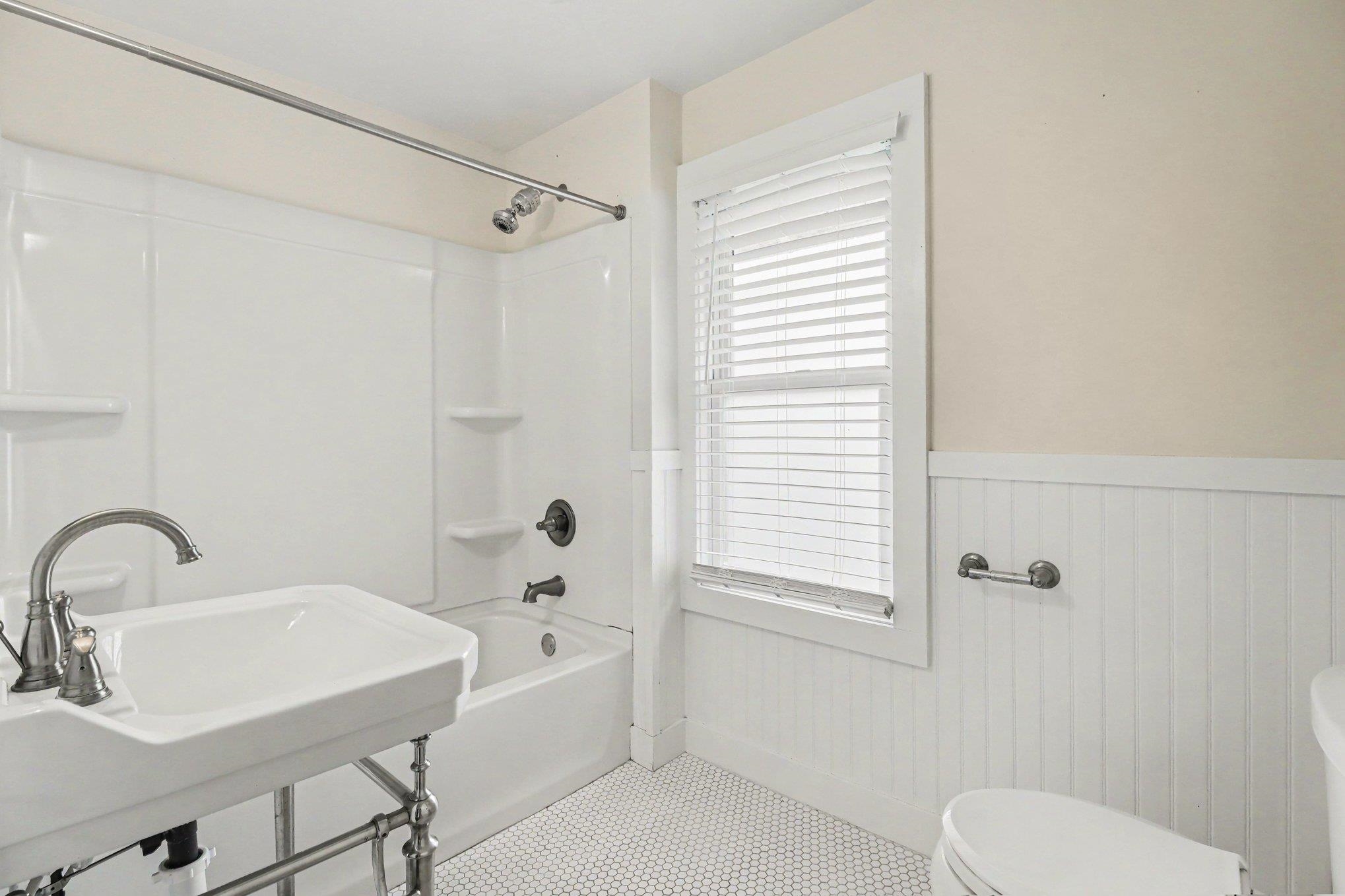 127 Drace Street Rochester, MI 48307 - Photo 12 of 20 50213291-21d3f7ad-468e-4115-975b-285172ebfc61.JPG