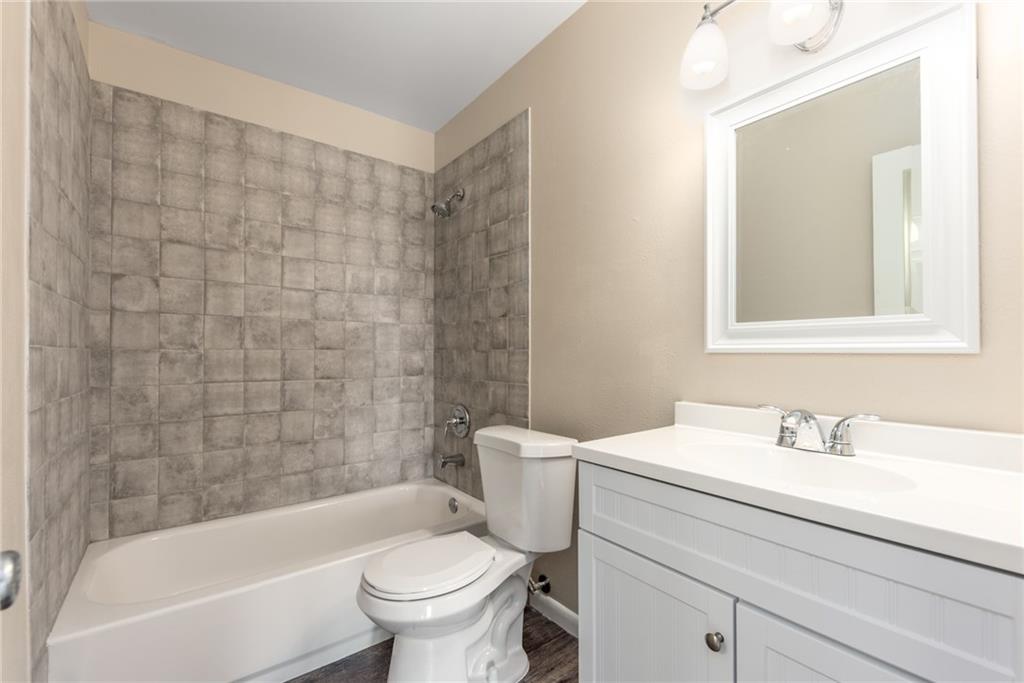 333 Southeast Martin Avenue, Unit 57 Stuart, FL 34996 - Photo 13 of 16 a bathroom with a sink a toilet and a bathtub
