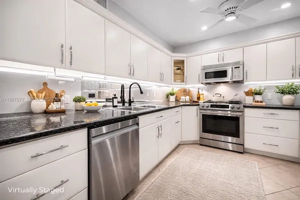 $3,200 | 4020 North Hills Drive, Unit 2, Hollywood, FL 33021