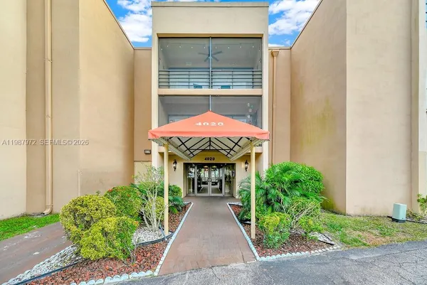 $3,200 | 4020 North Hills Drive, Unit 2, Hollywood, FL 33021