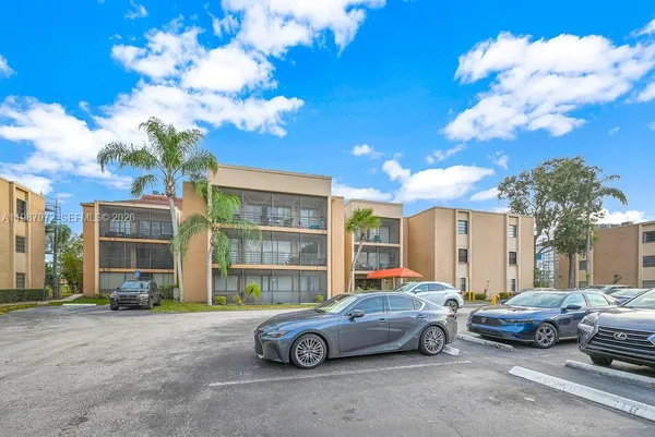 $3,200 | 4020 North Hills Drive, Unit 2, Hollywood, FL 33021