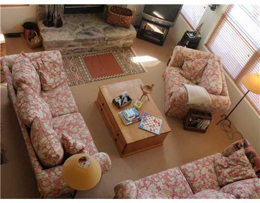1956 South Ridge Way Hidden Valley, PA 15502 - Photo 6 of 18 Living Room.